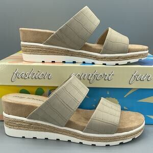 NEW Easy Street Women’s Maryann Wedge Sandals Taupe Croco Size 6.5M
